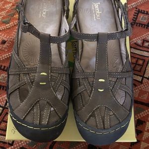 Jambu t-strap sandals